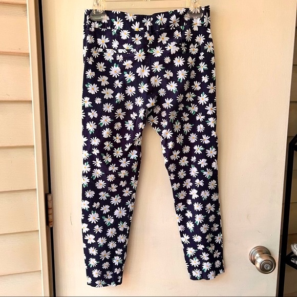 OLD NAVY PIXIE ANKLE CUT PANTS - Picture 2 of 9